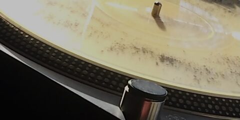 Tus cenizas en un disco de vinilo: cuando la muerte también tiene cara B cenizas en un disco de vinilo